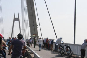 Hải Phòng: Giải cứu thành công hai người có ý định nhảy cầu tự vẫn