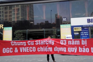 Slide Địa ốc: Cư dân chung cư khắp Hà Nội “trầy trật” đòi quỹ bảo trì