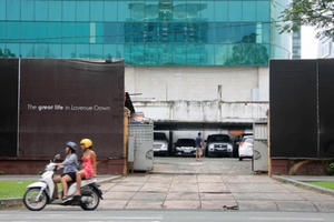 Slide Địa ốc: Ai chịu trách nhiệm việc bán "đất vàng" không đấu giá ở TP HCM