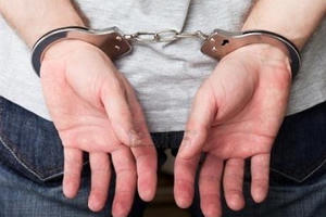 Bị truy nã tội trộm cắp, cùng vợ bỏ trốn đi làm công nhân hòng thoát tội Bị truy nã tội trộm cắp, cùng vợ bỏ trốn đi làm công nhân hòng thoát tội