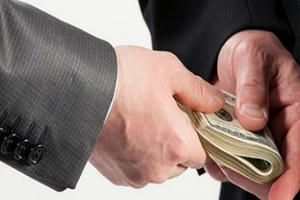 Cảnh báo “bảo kê”