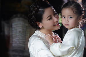 Mẹ con Hà Kiều Anh trở lại sàn diễn Vietnam Junior Fashion Week