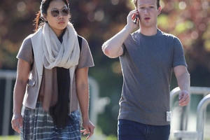 Mark Zuckerberg bị chỉ trích vì công tư không phân minh