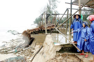 Các tỉnh miền Trung tiếp tục gánh nhiều thiệt hại do bão số 13