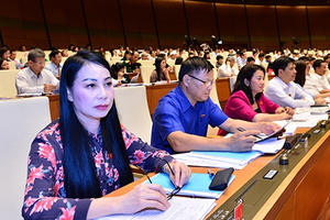 Khai mạc kỳ họp QH: Bàn chuyện sát sườn anh công chức, chị công nhân