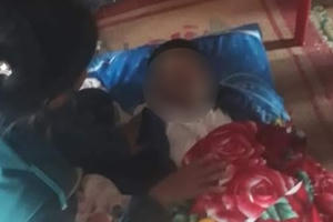 Quảng Bình: Mẹ đi nhận cứu trợ, con ở nhà ngã xuống nước lũ tử vong