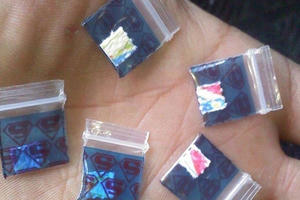 Các "triệu chứng" của người chơi ma túy tem giấy