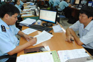 Doanh nghiệp vẫn mất tiền 'lót tay' cho hải quan Doanh nghiệp vẫn mất tiền 'lót tay' cho hải quan