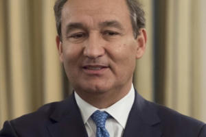 CEO United Airlines mất ghế chủ tịch sau vụ đuổi hành khách gốc Việt