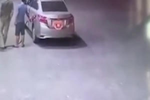 Video tài xế xe "xế hộp" đổ xăng xong... bỏ chạy