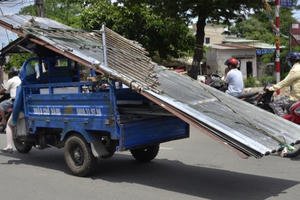 Hãi hùng “máy chém" nghênh ngang trên phố Sài Gòn