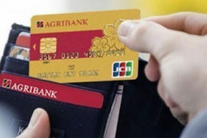 Slide - Điểm tin thị trường: Đến lượt Agribank tăng phí rút tiền ATM nội mạng Slide - Điểm tin thị trường: Đến lượt Agribank tăng phí rút tiền ATM nội mạng