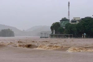 Quảng Ninh: Nhiều nơi bị ngập sâu trong nước do mưa lớn kéo dài
