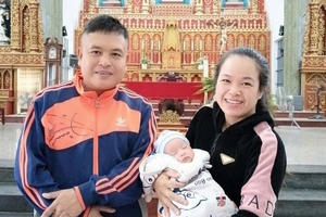 Mùa xuân đầu tiên có tiếng khóc trẻ thơ và niềm hạnh phúc trọn vẹn sau gần một thập kỷ chờ đợi