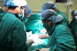 Hơn 20 y, bác sĩ khóc sau ca mổ lấy thai cho sản phụ ung thư giai đoạn cuối