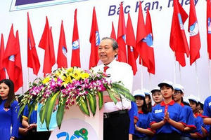 Phó Thủ tướng Thường trực phát động Chiến dịch thanh niên tình nguyện Phó Thủ tướng Thường trực phát động Chiến dịch thanh niên tình nguyện