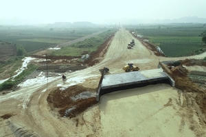 Thi công cao tốc Bắc - Nam xuyên Tết