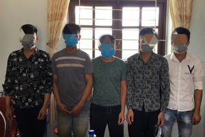 Bắc Giang: Bắt 5 đối tượng đang "sát phạt" nhau trên chiếu bạc giữa mùa dịch Covid-19 Bắc Giang: Bắt 5 đối tượng đang "sát phạt" nhau trên chiếu bạc giữa mùa dịch Covid-19