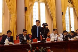 Đấu giá trực tuyến để hạn chế “quân xanh, quân đỏ”