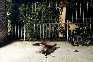 Người đàn ông đi xe lăn bị kẻ tâm thần dùng dao chém tử vong