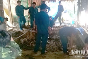 Gia đình 20 năm sống trên… hố chôn tập thể và những giấc mơ lạ