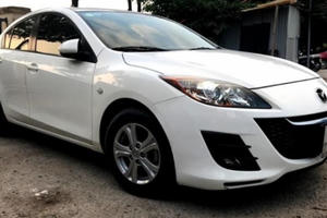 Bán gấp xe Mazda 3 màu trắng đời 2010
