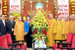 Chủ tịch Quốc hội chúc mừng Giáo hội Phật giáo nhân lễ Phật đản