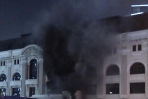 Trạm điện phát nổ, nhà hát hủy show, khán giả ra về trong hoảng loạn