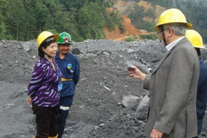 Rác là miếng bánh màu mỡ phải ‘tranh giành’ mới có được