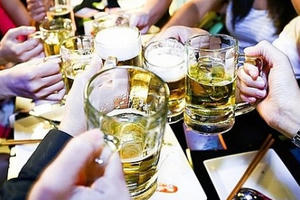Mỗi người uống 470 chai bia một năm, Việt Nam đạt “quán quân” tiêu thụ bia rượu trên thế giới