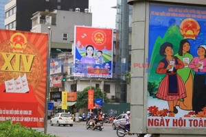 Đường phố Thủ đô rực rỡ trước ngày bầu cử Quốc hội