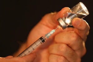 Thuốc tránh thai cho đàn ông bị dừng nghiên cứu vì tác dụng phụ