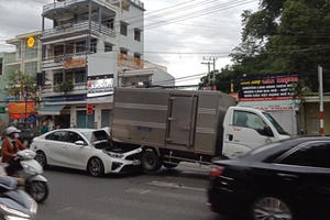 Những sai lầm nghiêm trọng khi lái xe cạnh xe tải