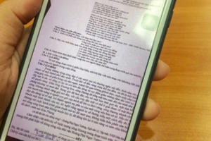 Nam sinh Phú Thọ bị đình chỉ thi vì... chụp ảnh đề Ngữ văn gửi qua Facebook nhờ bạn giải hộ