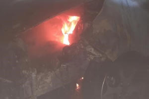 Kia morning bốc cháy dưới tầng hầm, cư dân hoảng hốt tháo chạy khỏi chung cư