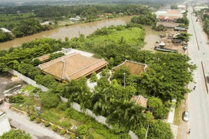 Biệt phủ quan lớn và lòng tin dân nghèo Biệt phủ quan lớn và lòng tin dân nghèo