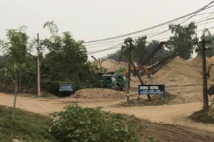 Thị xã Sơn Tây: Nhiều dấu hiệu "bảo kê" các điểm tập kết cát không phép