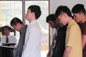 Nhóm thanh niên “ăn chực” biến đám cưới thành đám tang