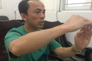 Cứu sống thần kỳ bé trai đã ngừng tim, ngừng thở do hóc thạch rau câu