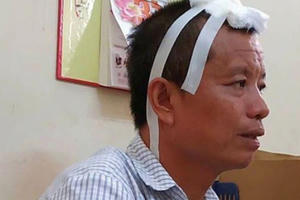 Bực tức vì hàng xóm giàu có, gã đàn ông cầm dao đâm chết 5 người cho hả dạ