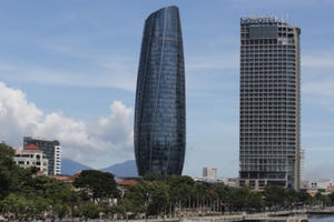 Trung tâm hành chính nghìn tỷ: Thích co vào, chán tách ra