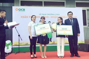 Ngân hàng Phương Đông trao quà hơn 4 tỷ đồng đến khách hàng