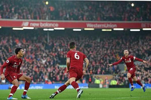 Liverpool 4-0 Newcastle: Quỷ đỏ vô địch lượt đi 1 cách ngoạn mục