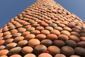 Độc đáo cây thông Noel được dựng bằng hàng ngàn chiếc nồi đất ở Nghệ An