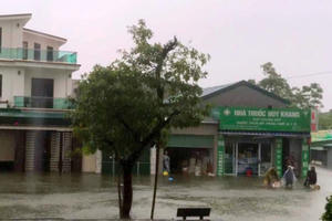 Nhiều tuyến đường, khu dân cư Tp Vinh chìm trong biển nước