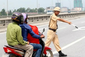 Từ 2017 sẽ phạt người đi xe máy không sang tên đổi chủ