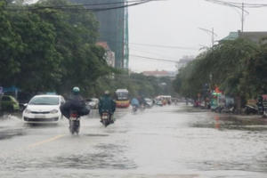 Thời tiết hôm nay (19/10): Miền Trung tiếp tục mưa lũ lớn, Bắc Bộ có mưa lạnh