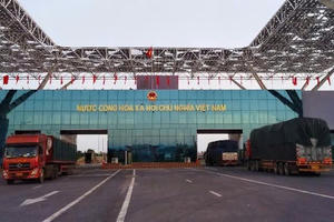 Thí điểm thông quan cuối tuần tại Bắc Luân II, gần 700 tấn hàng qua cửa khẩu