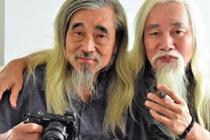 Kỷ niệm với hai người văn vừa khuất