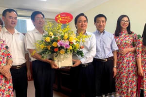 Bộ trưởng Phùng Xuân Nhạ chúc mừng Ngày Khoa học và Công nghệ Việt Nam